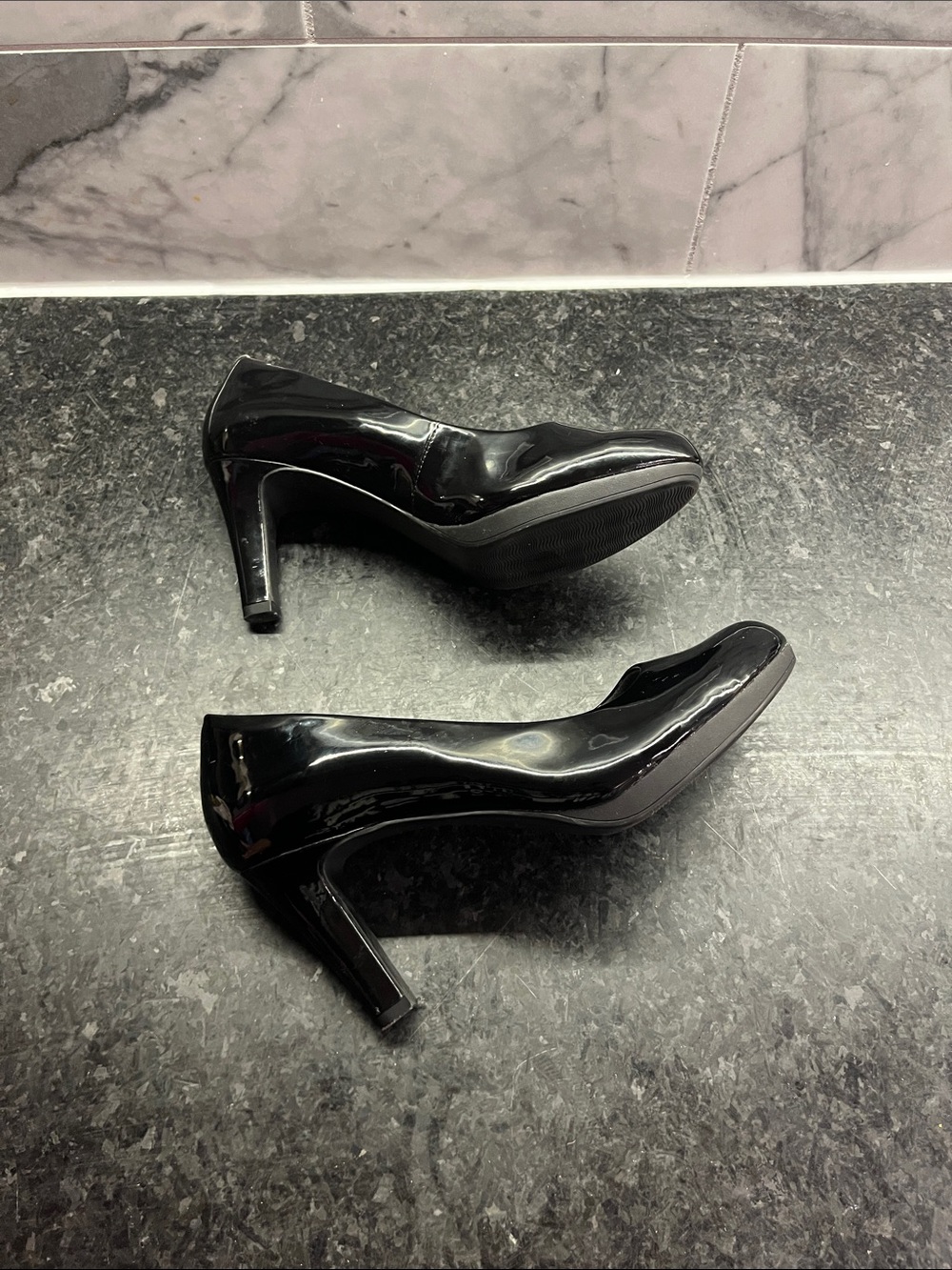 Black Women's Patent Round-Toe Pumps - Brand: Clarks - Picture 3 of 8